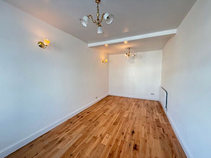 5 Bedroom End Of Terrace House To Rent In Ascot Gardens, Southall, UB1