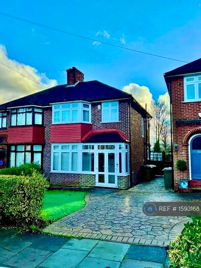 3 Bedroom Semi-Detached House To Rent In Kinlet Road, London, SE18