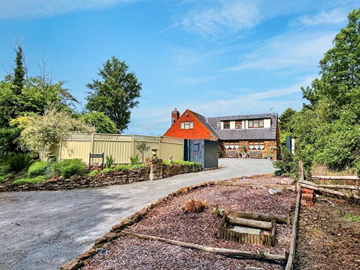 3 Bedroom Detached House For Sale In Eydon Road, Woodford Halse, Northamptonshire, NN11