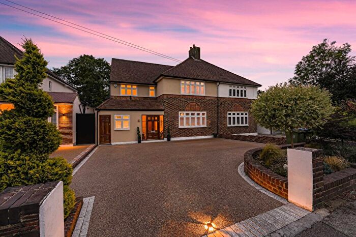 4 Bedroom Semi Detached House For Sale In Colepits Wood Road, Eltham, London, SE9