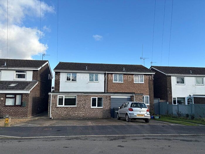 4 Bedroom Semi-Detached House To Rent In St John`S Close, Needingworth, St Ives, PE27