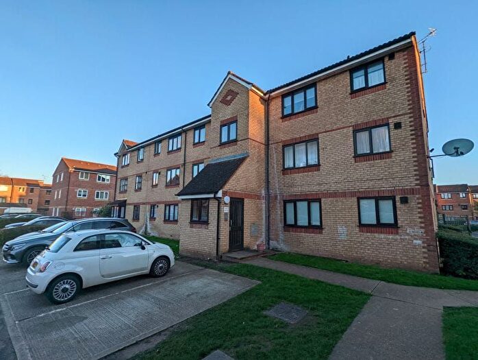 1 Bedroom Flat For Sale In Redford Close, Lower Feltham, TW13