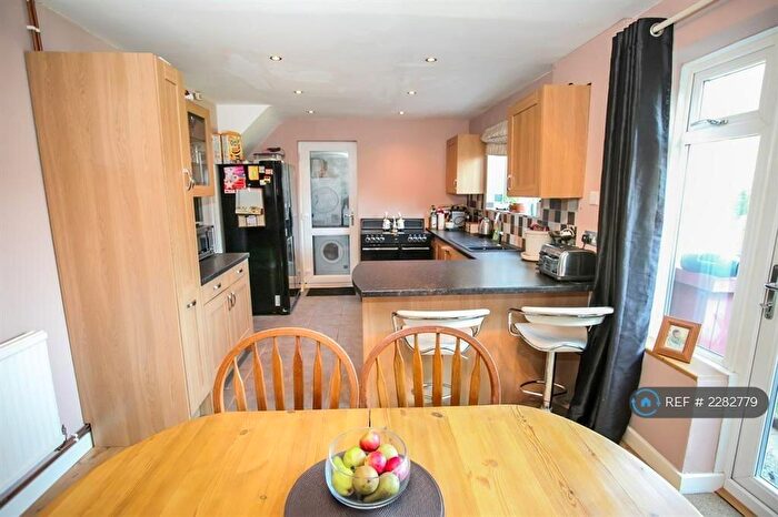 3 Bedroom Detached House To Rent In Barnard Road, Luton, LU1