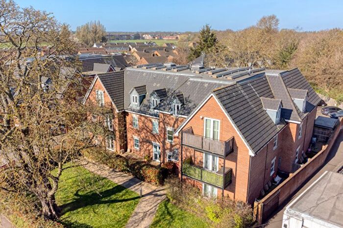 1 Bedroom Flat For Sale In Molesey Road, Hersham, KT12