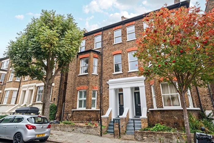 2 Bedroom Flat For Sale In Thurlow Hill, West Dulwich, London, SE21