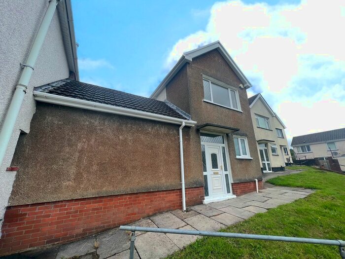 3 Bedroom Property To Rent In Dan Y Cribyn, Ynysybwl, Pontypridd, CF37