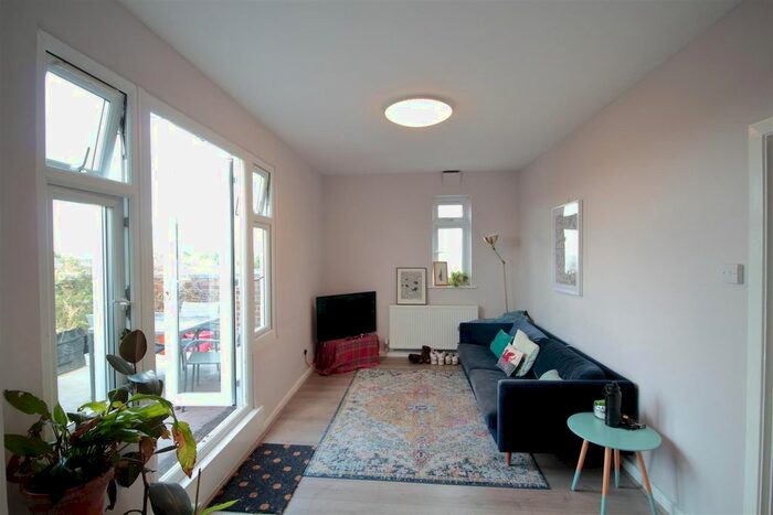 1 Bedroom Flat To Rent In Brixton Hill, London, SW2