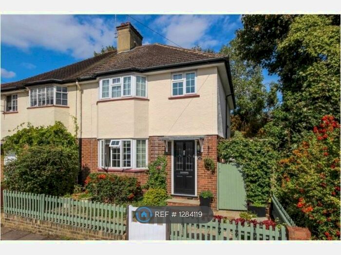 3 Bedroom Semi-Detached House To Rent In Hart Road, St. Albans AL1