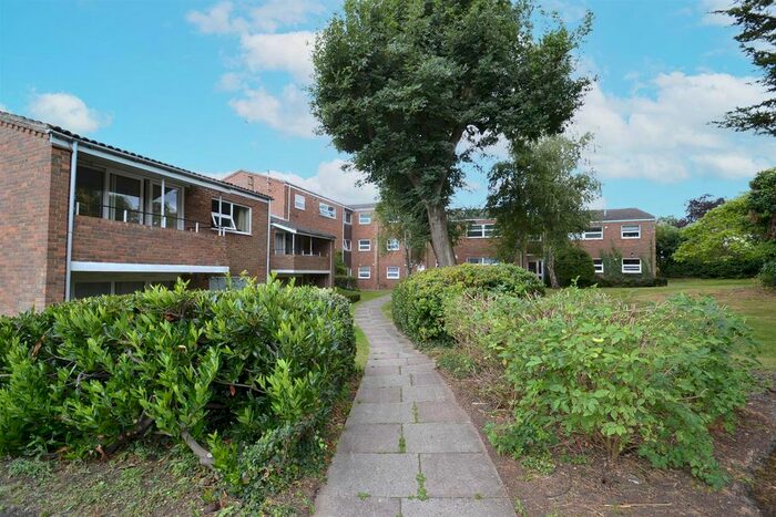 2 Bedroom Flat To Rent In Coningsby Court, The Dell, Radlett, WD7