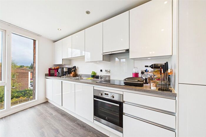 2 Bedroom Flat To Rent In Kidwells Close, Maidenhead, Berkshire, SL6