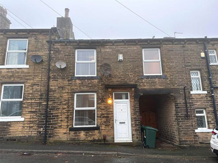 3 Bedroom Terraced House To Rent In Watts Street, Bradford, BD14
