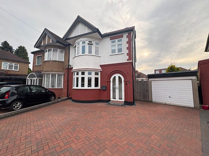 4 Bedroom Semi-Detached House To Rent In Vicars Close, Enfield, EN1