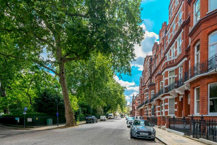 Studio To Rent In Egerton Gardens, London, SW3