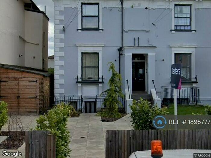 2 Bedroom Flat To Rent In Holmesdale Road, London, SE25