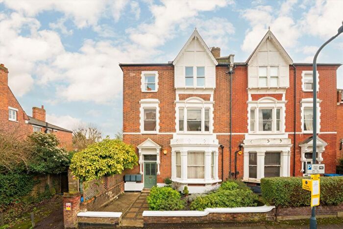 3 Bedroom Bungalow To Rent In Exeter Road, Willesden Green, NW2