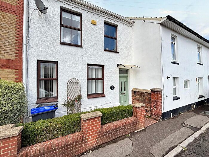 3 Bedroom Terraced House For Sale In Windsor Road, Salisbury, SP2