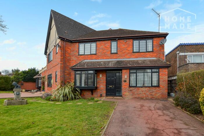 5 Bedroom Semi-Detached House To Rent In Ashley Lane, Hendon, NW4