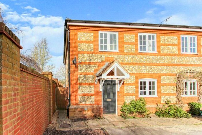 3 Bedroom Property To Rent In Groves Orchard, Whitchurch, RG28