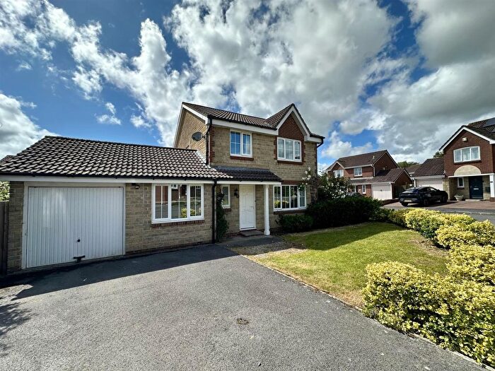 4 Bedroom Detached House To Rent In Garth Close, Chippenham, SN14