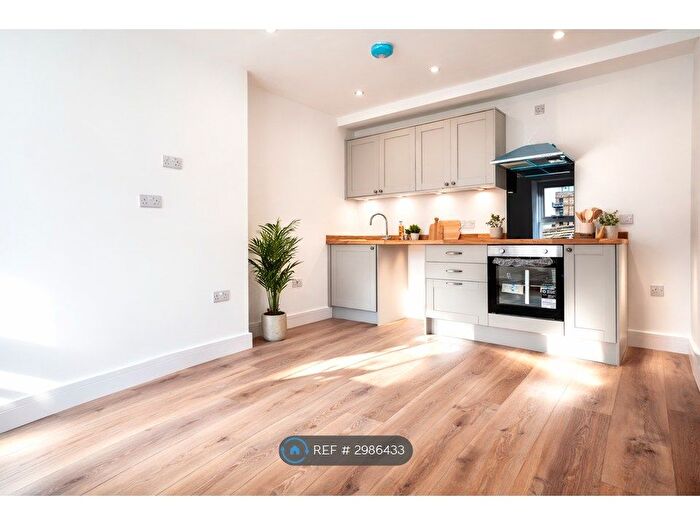 3 Bedroom Flat To Rent In Birds Royd Lane, Brighouse, HD6