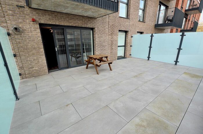 1 Bedroom Flat To Rent In Victoria Avenue, Southend On Sea, SS2