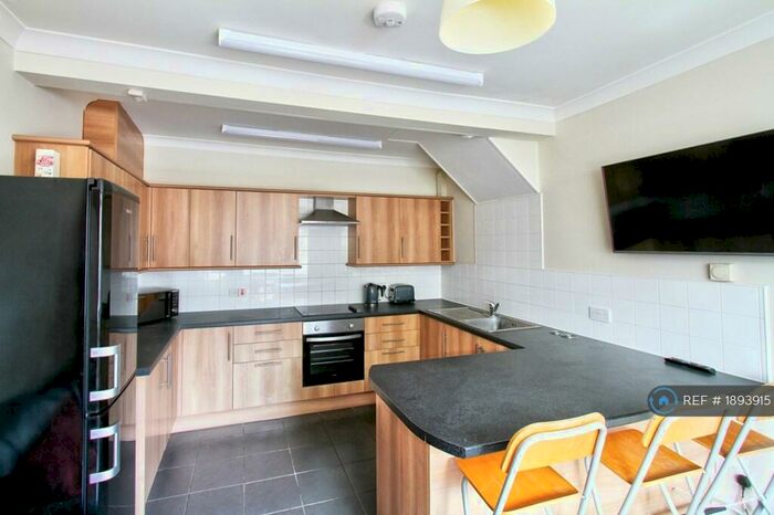4 Bedroom Flat To Rent In Sirdar Road, Southampton, SO17