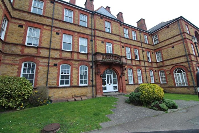 2 Bedroom Flat To Rent In Newsholme Drive, Winchmore Hill, N21