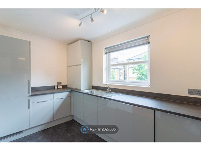 1 Bedroom Flat To Rent In Ferris Road, London, SE22