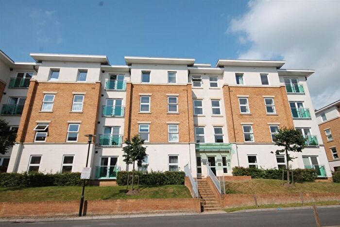 2 Bedroom Flat To Rent In Highbury Drive, Leatherhead, KT22