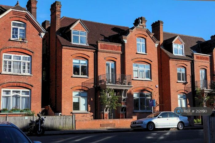 3 Bedroom Flat To Rent In Harold Road, London, SE19