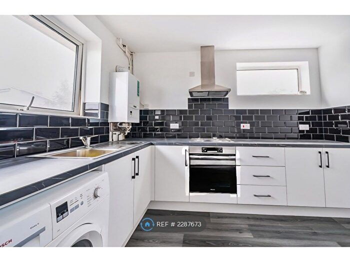 2 Bedroom Flat To Rent In Long Drive, Ruislip, HA4