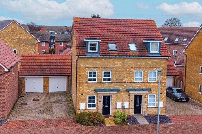 3 Bedroom Semi Detached House For Sale In Eagle Close, Red Lodge, IP28