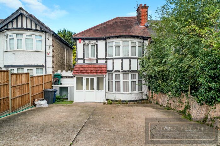 3 Bedroom Semi-Detached House To Rent In Nether Street, London, N3
