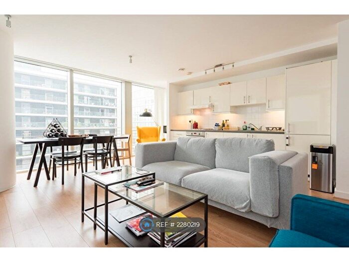 2 Bedroom Flat To Rent In Whitby House, London, E14