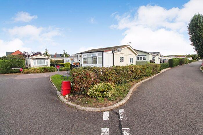 1 Bedroom Park Home For Sale In Silver Birch Avenue, Wilstead, MK45