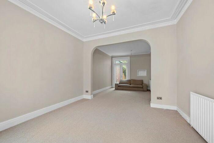 3 Bedroom Detached House To Rent In Merton Hall Road, London, SW19