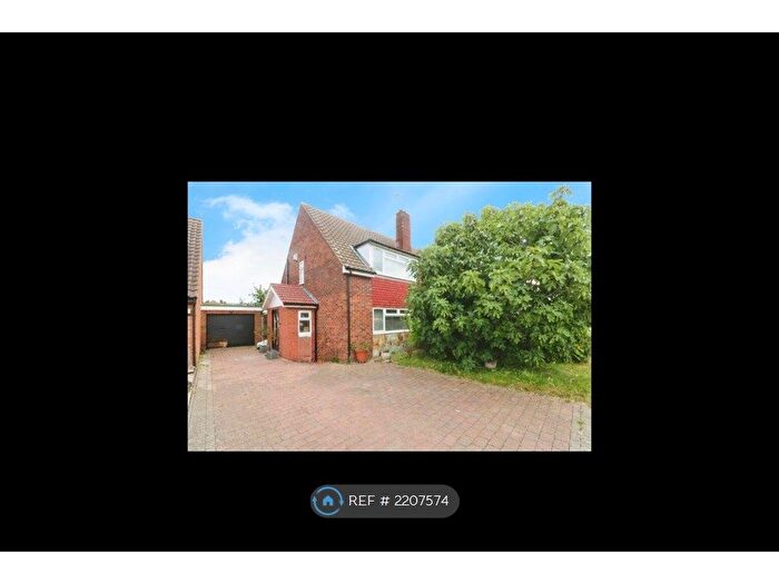 3 Bedroom Semi-Detached House To Rent In Ember Road, Slough, SL3