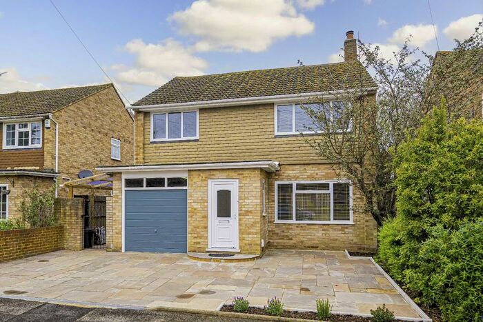 4 Bedroom Detached House To Rent In Albury Close, Hampton, TW12