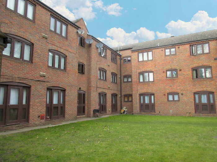 1 Bedroom Flat To Rent In Percy Road, Isleworth, TW7