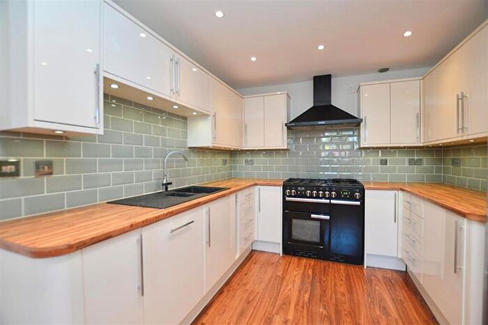 4 Bedroom House To Rent In Tapton Hill Road, Crosspool, S10
