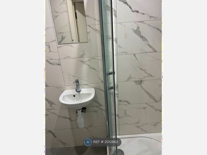 Studio To Rent In The Fairway, London, UB5