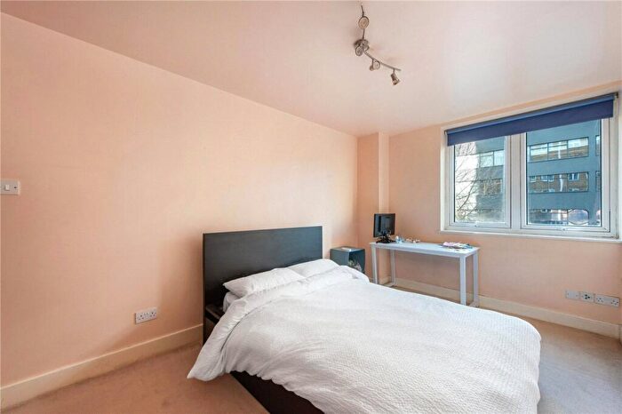 2 Bedroom Apartment For Sale In Commercial Road, London, E1