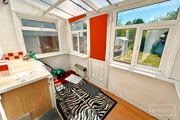 2 Bedroom Bungalow For Sale In Coxford Drove, Southampton, SO16