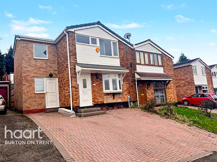 4 Bedroom Semi Detached House For Sale In Clamp Drive, Swadlincote, DE11