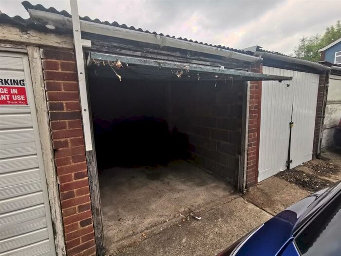 Property To Rent In The Retreat, Grays, RM17