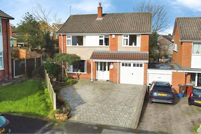 4 Bedroom Link Detached House For Sale In Kingsdown Mount, Wollaton, NG8