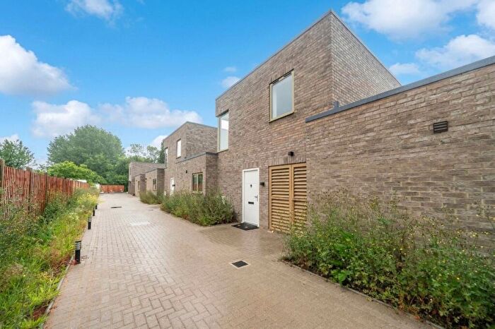 2 Bedroom House For Sale In Brook Mews, London, N13