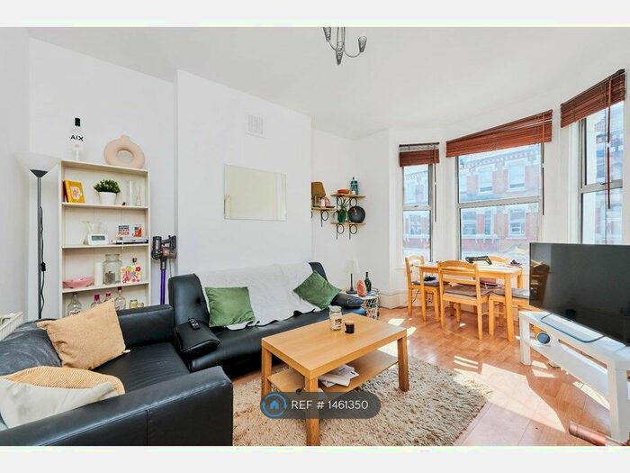 2 Bedroom Flat To Rent In Tremadoc Road, London, SW4