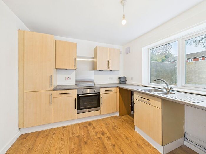 2 Bedroom Flat To Rent In Frescade Crescent, Kings Furlong, Basingstoke, RG21