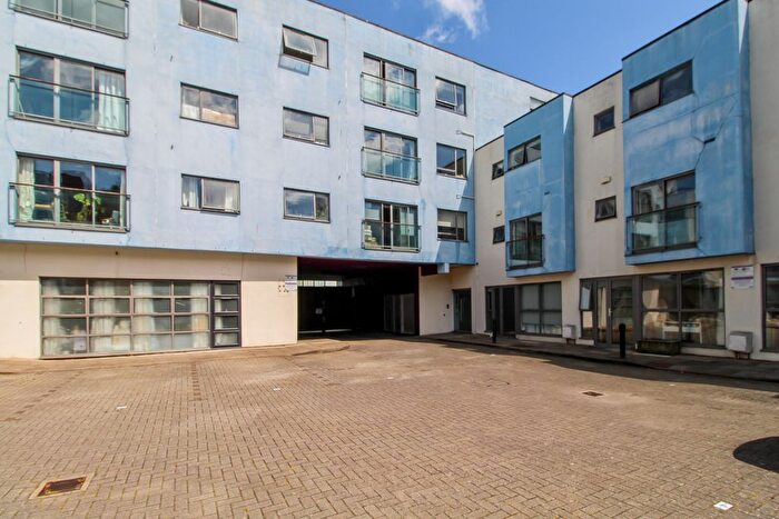 4 Bedroom Detached House To Rent In London, E2